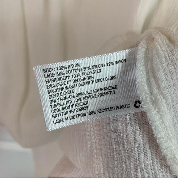 Xhilaration White Embroidered Sleeveless Tank Top, size Med - Picture 4 of 6